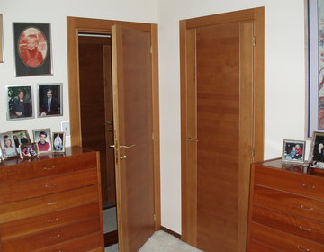 Master bedroom and walk-in-closet doors, both SCIVIA LT model