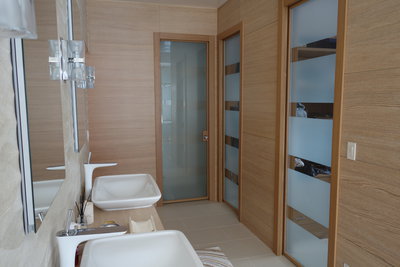 GAVISIO-4 model glass pocket doors installed in toilet rooms and walk-in-closets