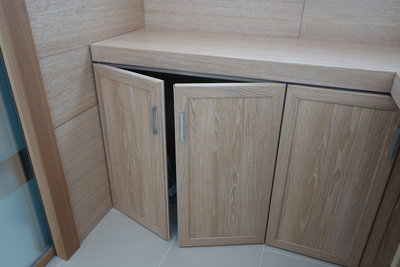 Custom cabinets in Pickled Oak