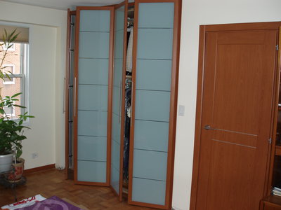 Bedroom door & closet coordinated in modern style cherry color