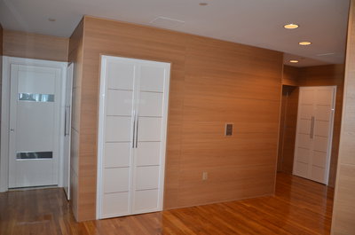 Wall panels in natural oak installed in hallway